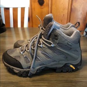 women’s Merrell Moab 2 - size 8. Worn twice.